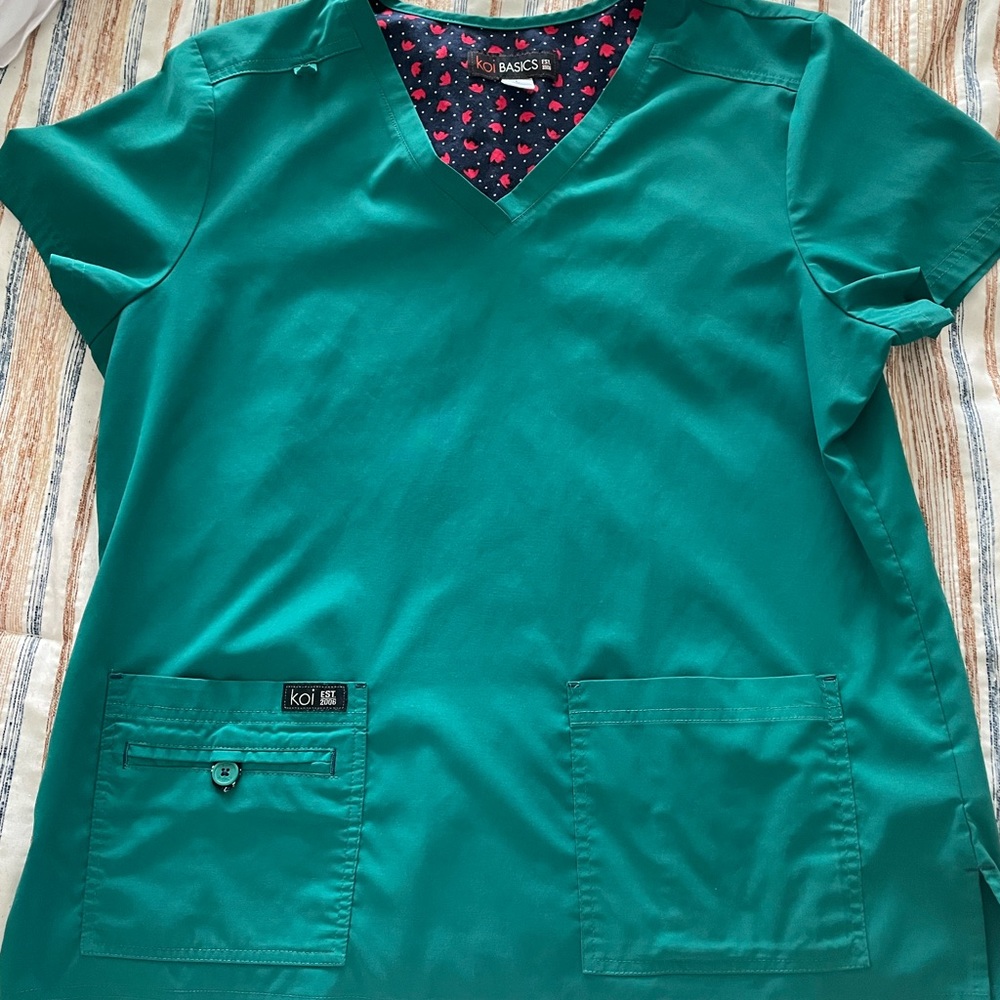 Scrub top